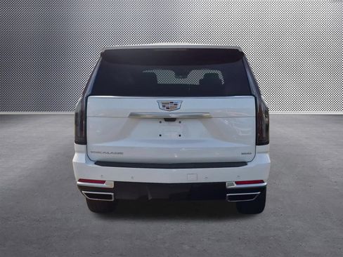 Used 2025 Cadillac Escalade Premium Luxury AWD/4WD image 4