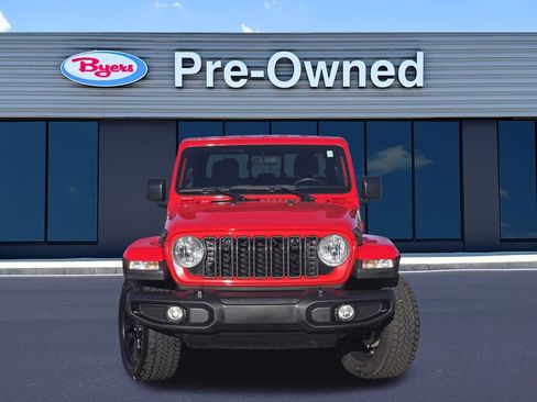 Used 2024 Jeep Gladiator Sport image 2
