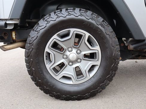 Used 2016 Jeep Wrangler Rubicon w/ Power Convenience Group AWD/4WD image 39
