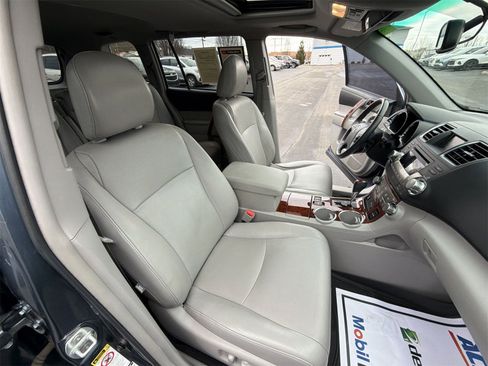 Used 2012 Toyota Highlander Limited image 26