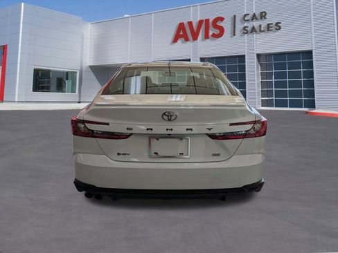Used 2025 Toyota Camry SE image 7