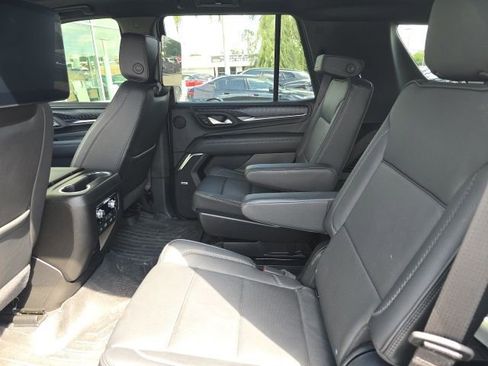 Used 2024 GMC Yukon Denali w/ Denali Reserve Package image 15