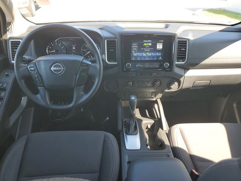 Used 2024 Nissan Frontier SV image 14