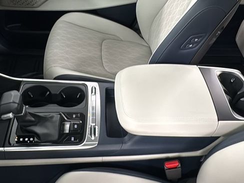 New 2026 Kia Carnival SX w/ SX Dark Edition Package FWD image 35