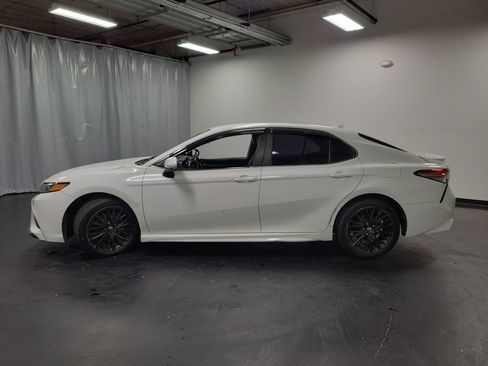 Used 2019 Toyota Camry SE FWD image 5