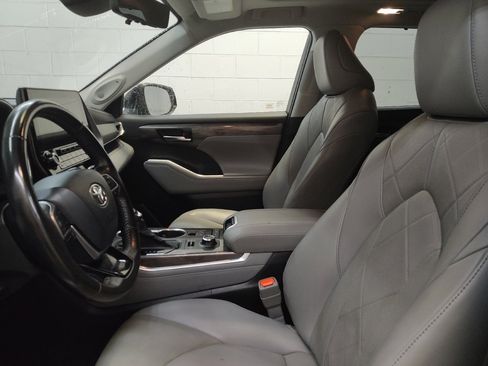 Used 2020 Toyota Highlander Platinum AWD/4WD image 17