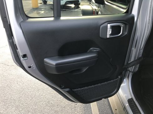 Used 2019 Jeep Wrangler Unlimited Sport S image 21