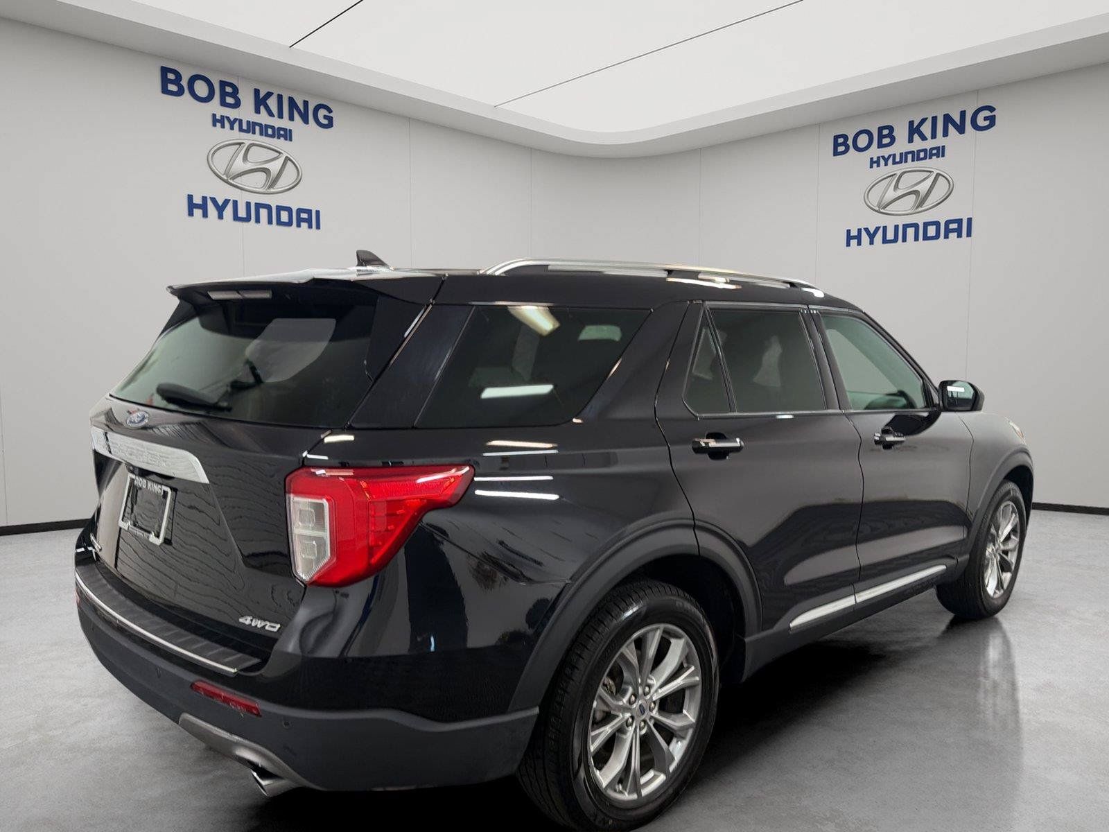 Used 2024 Ford Explorer Limited AWD/4WD image 5