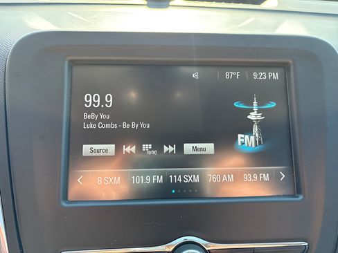 Used 2018 Chevrolet Equinox LT FWD image 25
