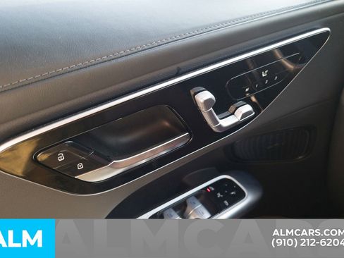 Used 2024 Mercedes-Benz GLC 300 4MATIC image 16