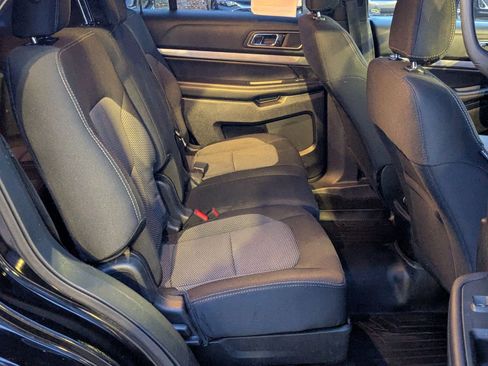 Used 2018 Ford Explorer XLT image 19