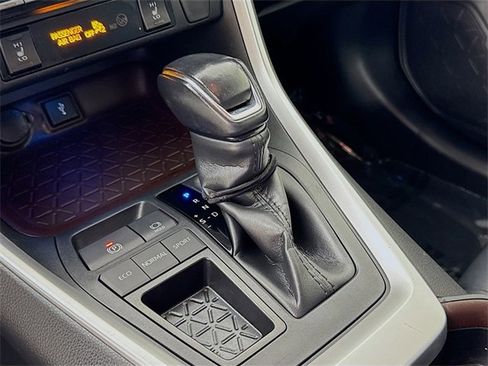 Used 2021 Toyota RAV4 Limited image 27