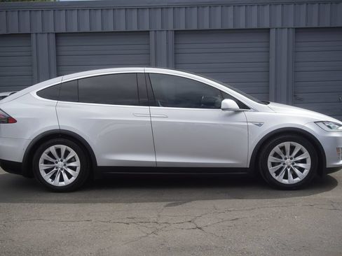 Used 2016 Tesla Model X 75D AWD/4WD image 9