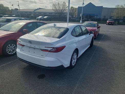 Used 2025 Toyota Camry LE image 7