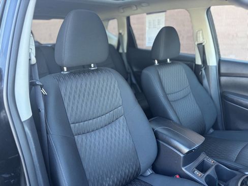 Used 2017 Nissan Rogue SV image 14