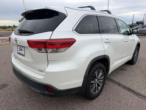 Used 2017 Toyota Highlander XLE FWD image 5