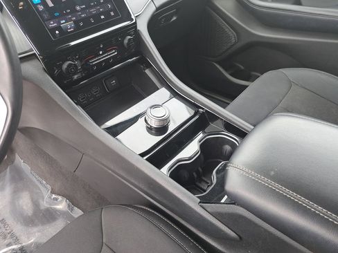 Certified 2023 Jeep Grand Cherokee Laredo w/ Luxury Tech Group I AWD/4WD image 25