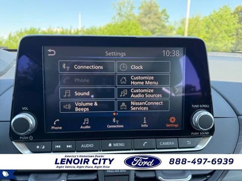 Used 2025 Nissan Altima 2.5 SV FWD image 24