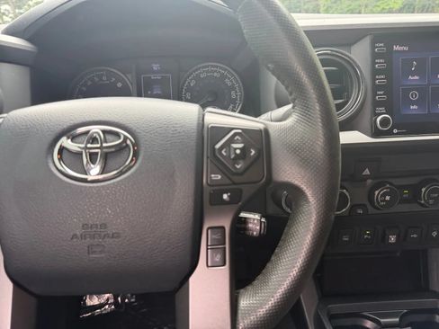 Used 2020 Toyota Tacoma TRD Off-Road w/ Technology Package AWD/4WD image 23