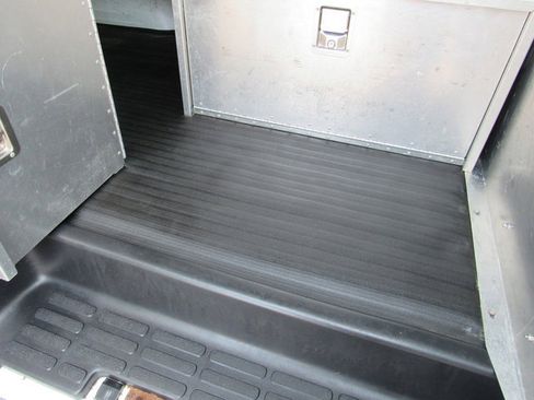 Used 2015 Chevrolet Express 2500 RWD image 19