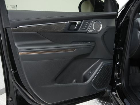 Used 2025 Buick Enclave Avenir w/ Super Cruise Package image 24