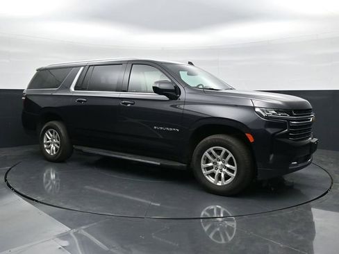 Used 2024 Chevrolet Suburban LT AWD/4WD image 3