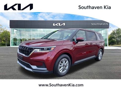 Used 2023 Kia Carnival LX image 1