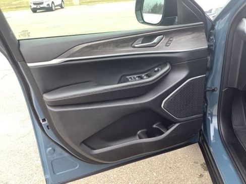 New 2026 Jeep Grand Cherokee L Limited w/ Limited Altitude Package image 28