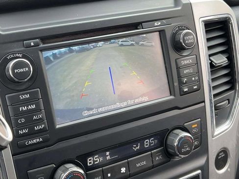 Used 2017 Nissan Titan SL image 21