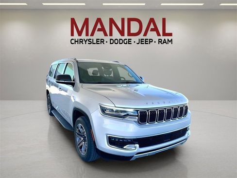 Used 2024 Jeep Wagoneer L Series II image 4