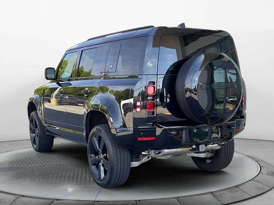 Used 2024 Land Rover Defender 110 X-Dynamic SE AWD/4WD image 5