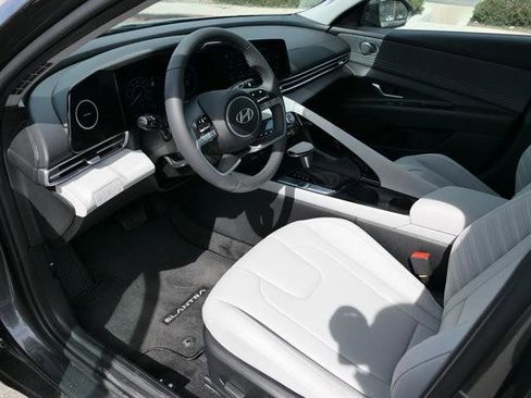 New 2025 Hyundai Elantra Limited image 11