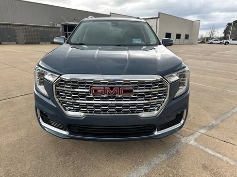 Used 2024 GMC Terrain Denali w/ Denali Premium Package AWD/4WD image 3