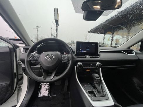 Used 2025 Toyota RAV4 XLE image 35
