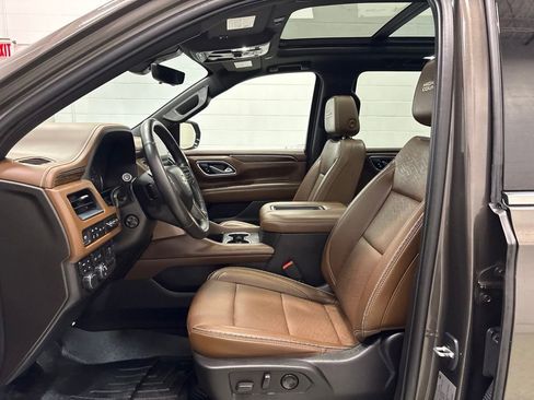 Used 2021 Chevrolet Suburban High Country w/ Premium Package AWD/4WD image 15
