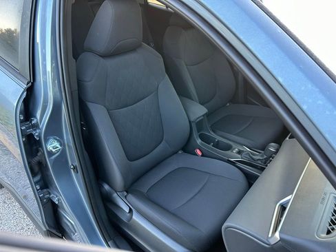 Used 2024 Toyota Corolla Cross LE w/ Moonroof Package image 15