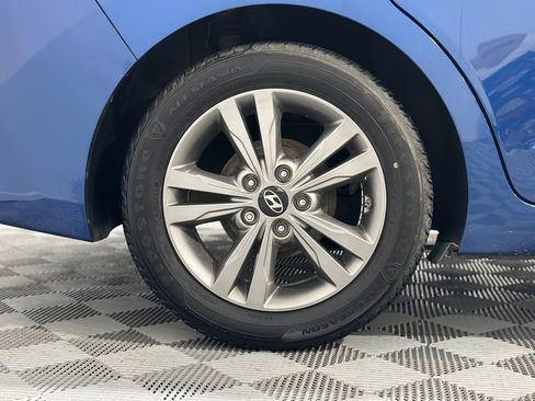 Used 2017 Hyundai Elantra SE image 36