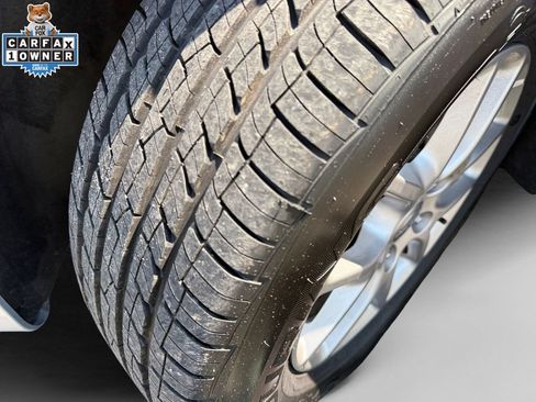 Used 2024 Chrysler Pacifica Touring-L FWD image 20