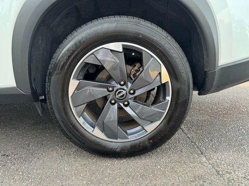 Used 2025 Nissan Rogue SV FWD image 9
