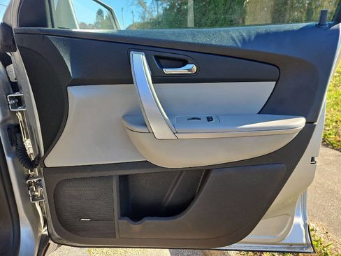 Used 2012 GMC Acadia SLT image 16