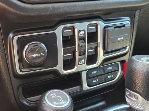Used 2024 Jeep Wrangler Unlimited Sahara AWD/4WD image 27