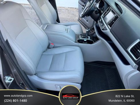 Used 2017 Toyota Highlander XLE image 10