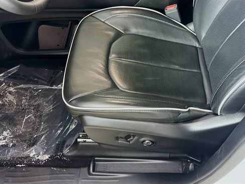 Used 2025 Chrysler Pacifica Limited FWD image 19