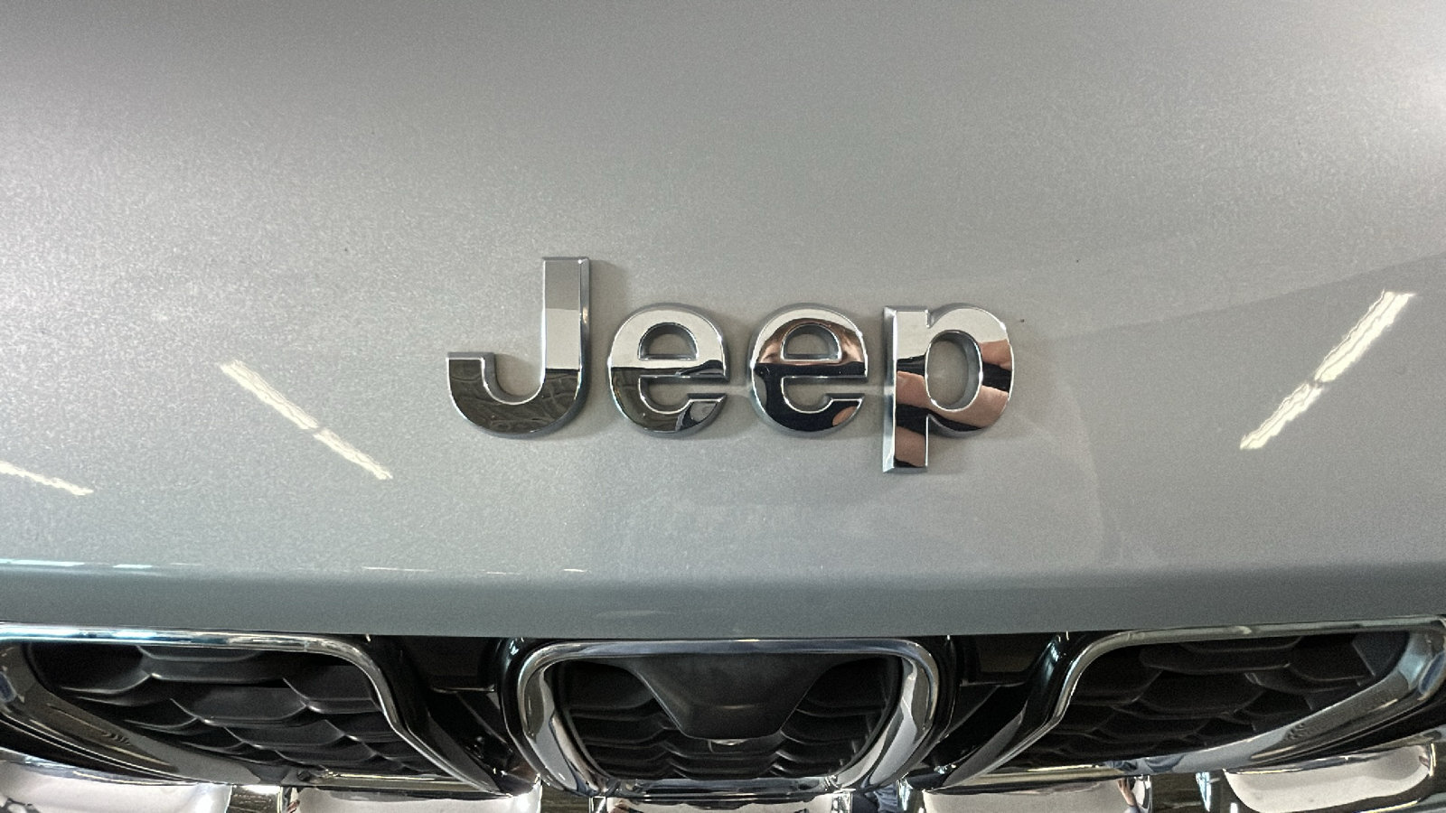 Used 2023 Jeep Grand Cherokee Limited w/ Luxury Tech Group II RWD image 10