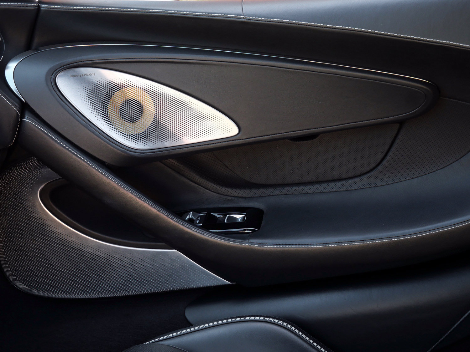 Used 2023 McLaren GT RWD image 19