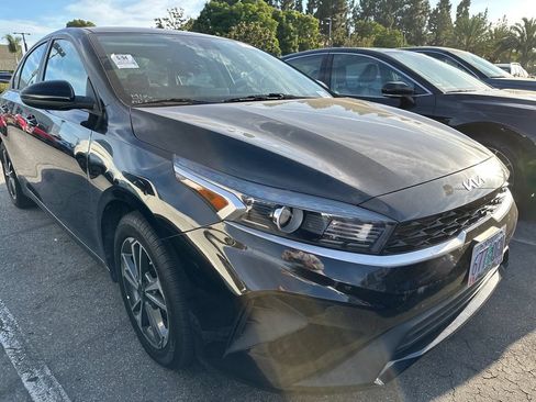 Certified 2023 Kia Forte LXS FWD image 4