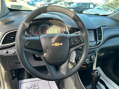 Used 2020 Chevrolet Trax LS image 13
