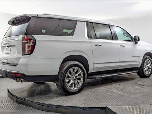 Used 2023 Chevrolet Suburban Premier image 8