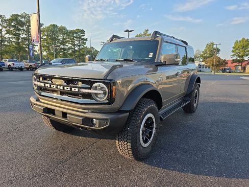 New 2025 Ford Bronco Outer Banks w/ Sasquatch Package image 4