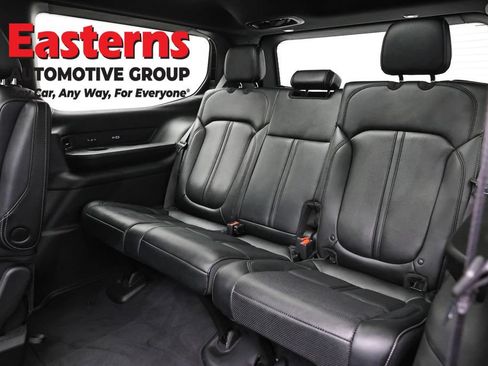 Used 2024 Jeep Wagoneer Series III w/ Premium Group I AWD/4WD image 31